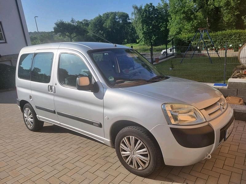 Silber Gebraucht 2003 Citroën Berlingo Van / Kleinbus | 3.200 € (Teuer) - Bild 1/4