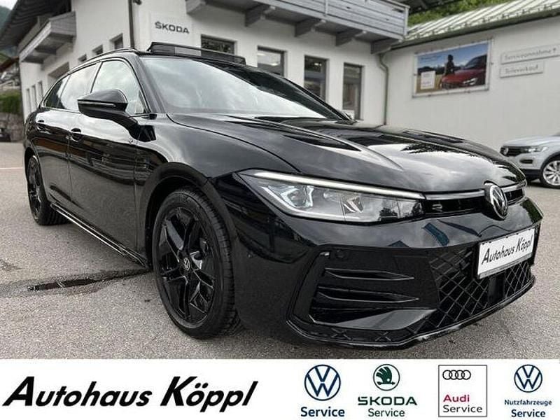 Grenadillschwarz metallic Neu 2025 VW Passat R-line Kombi | 54.990 € (Fairer Preis) - Bild 1/3