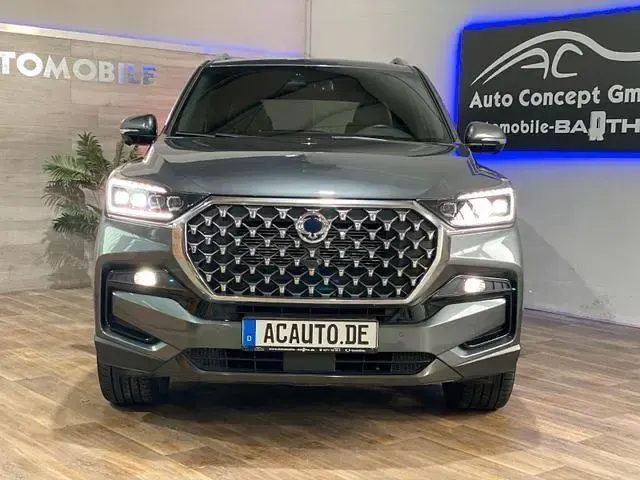 Gebraucht SsangYong Rexton Sapphire 203 PS (149 kW) 2023 Marble grey SUV