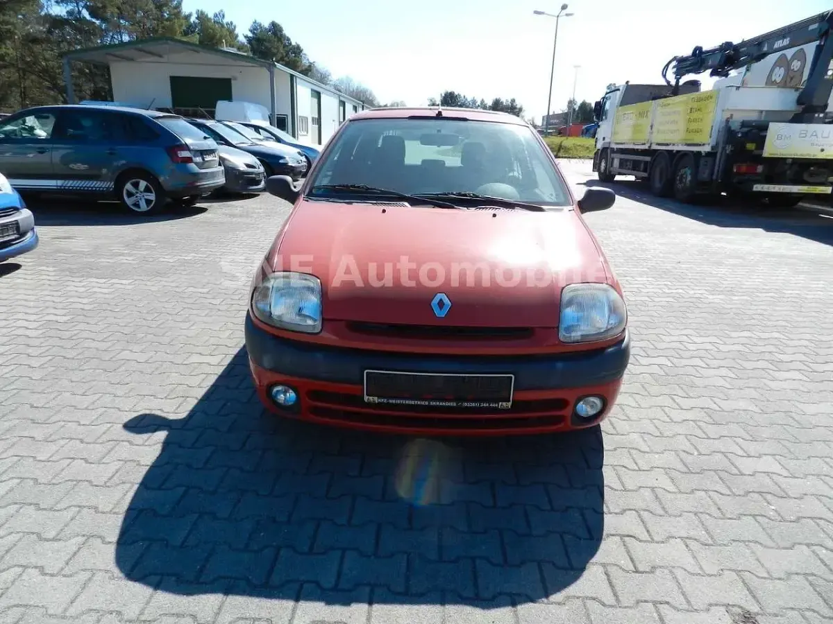 Usata Renault Clio II 75 CV (55 kW) 2000 Rosso Utilitaria