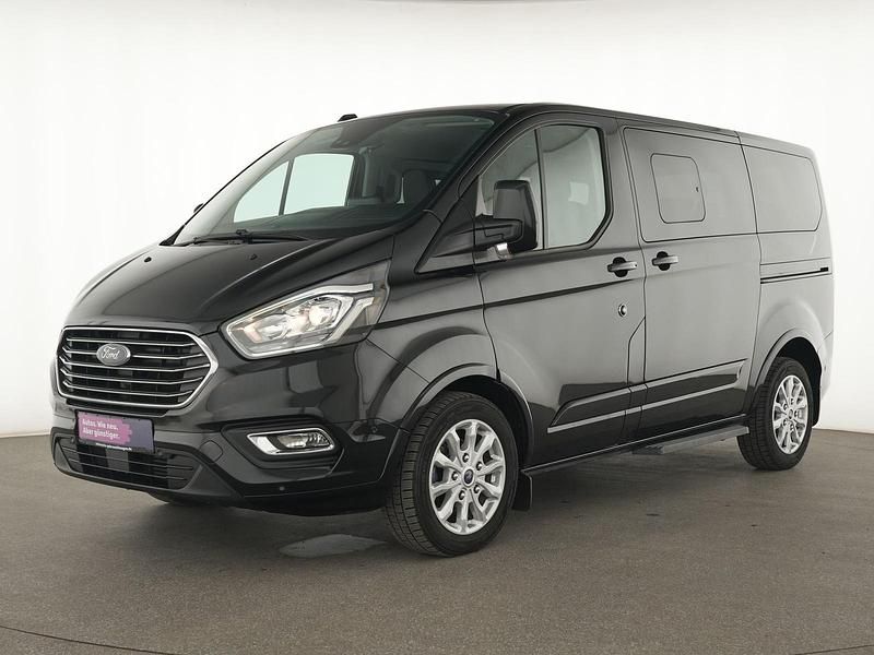 Gebraucht Ford Tourneo Titanium 131 PS (96 kW) 2022 Obsidian schwarz Van / Kleinbus