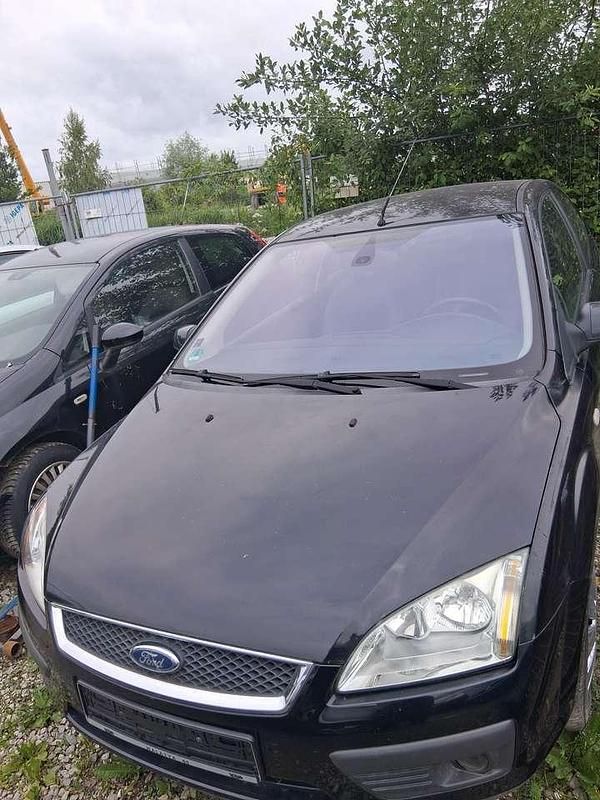 Gebraucht Ford Focus Trend 101 PS (74 kW) 2005 Schwarz Limousine