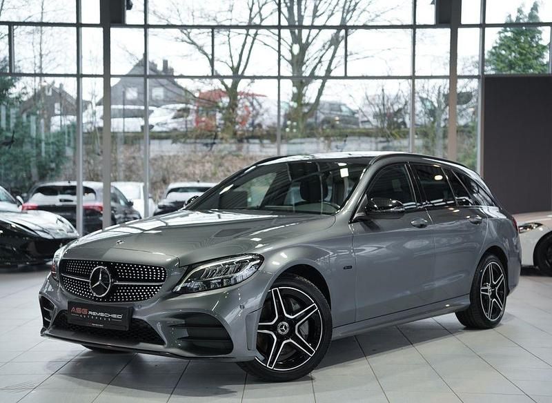 Grau Gebraucht 2020 Mercedes C300e AMG line Kombi | 25.790 € (Teuer) - Bild 1/3