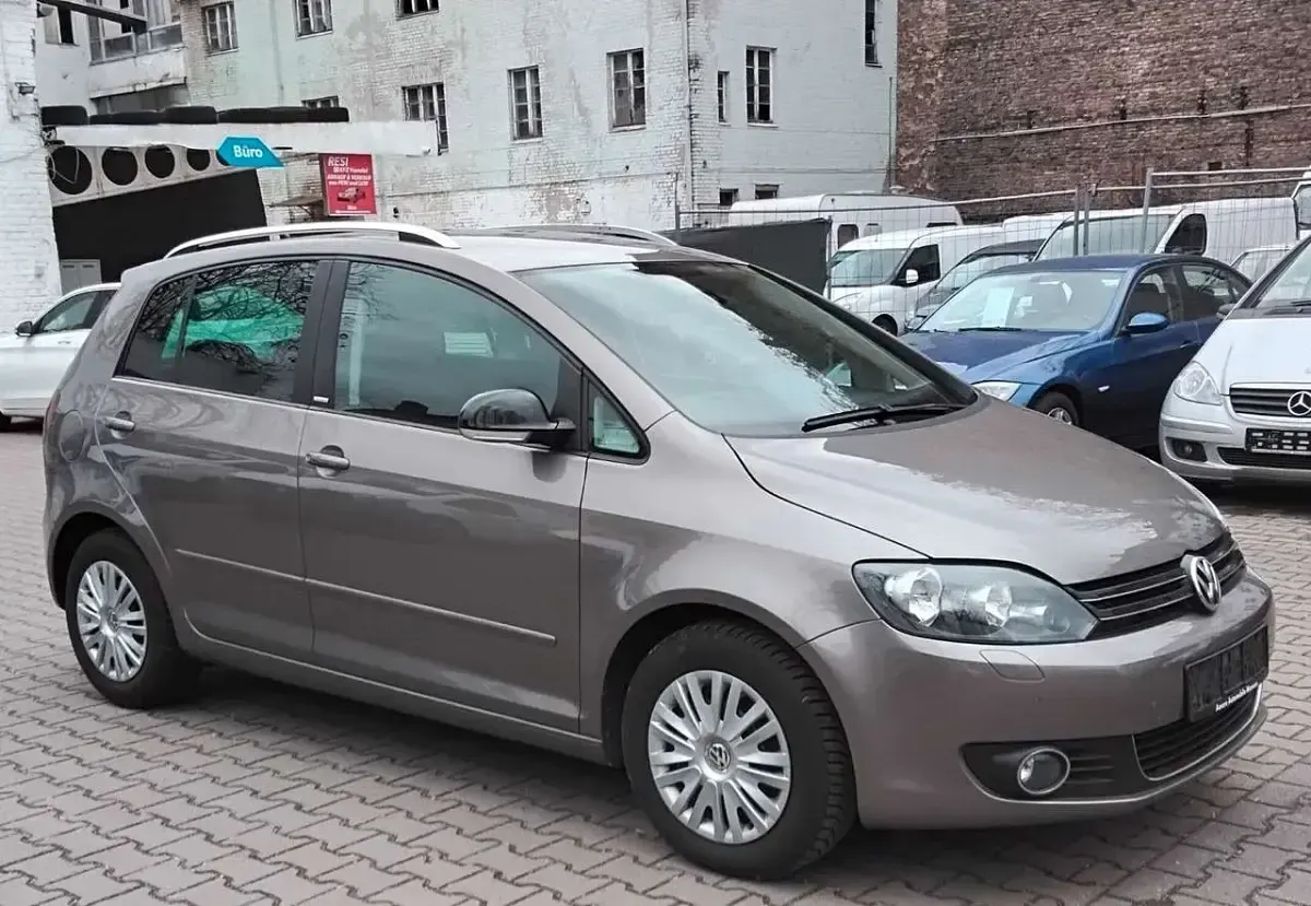 Gebraucht VW Golf Plus Cross Style 105 PS (77 kW) 2012 Braun Van / Kleinbus