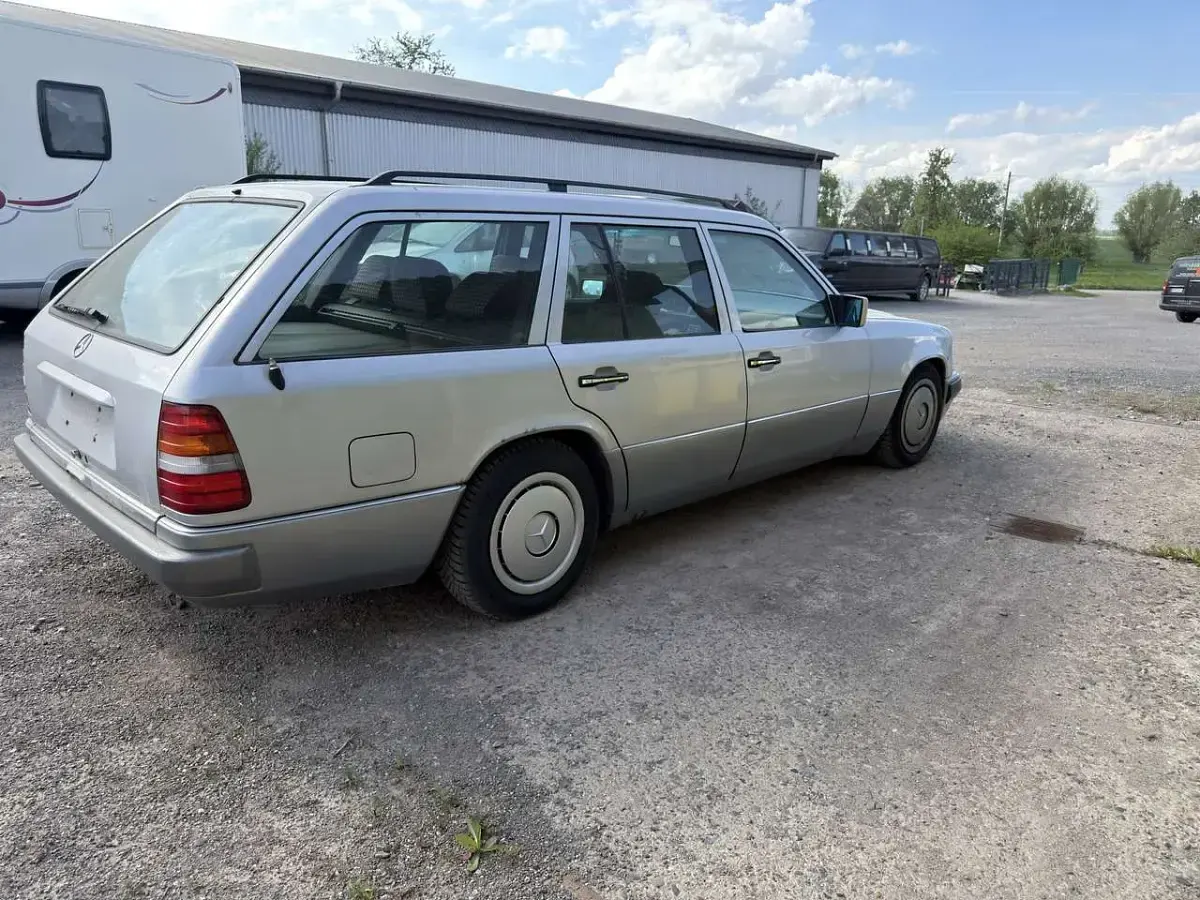 Gebraucht Mercedes E220 150 PS (110 kW) 1994 Kombi