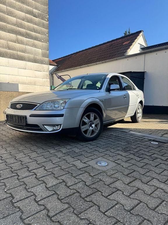 Gebraucht Ford Mondeo Ghia 110 PS (80 kW) 2003 Silber Limousine
