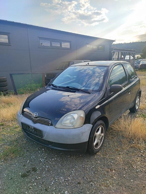 Schwarz Gebraucht 1999 Toyota Yaris Kleinwagen | 500 € (Guter Preis) - Bild 1/4