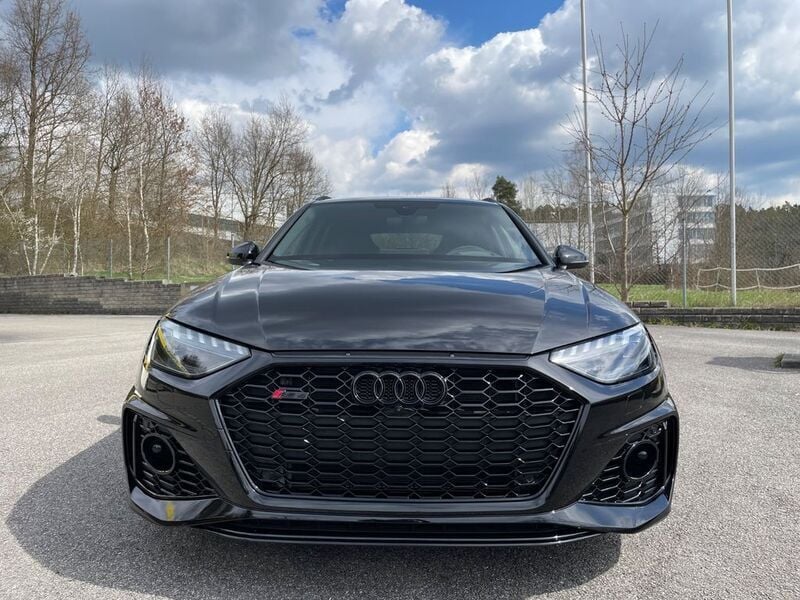 Schwarz Gebraucht 2024 Audi RS4 Competition Limousine | 85.500 € (Fairer Preis) - Bild 1/4