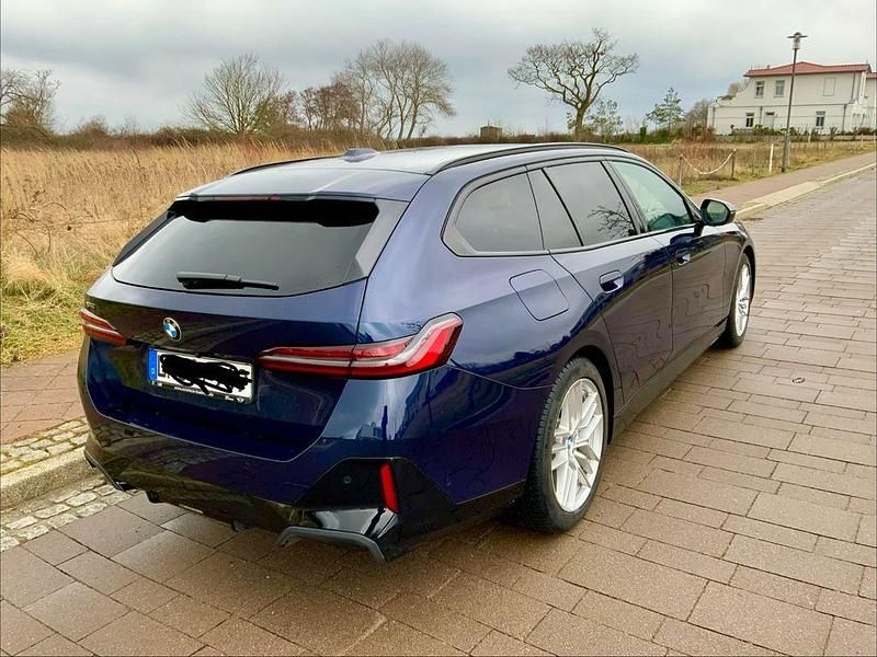 Gebraucht BMW 540 Performance 303 PS (222 kW) 2025 Blau Kombi