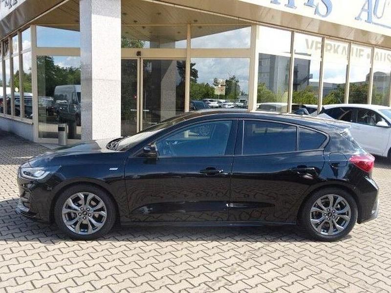 Gebraucht Ford Focus ST-Line 116 PS (85 kW) 2024 Obsidianschwarz metallic Limousine