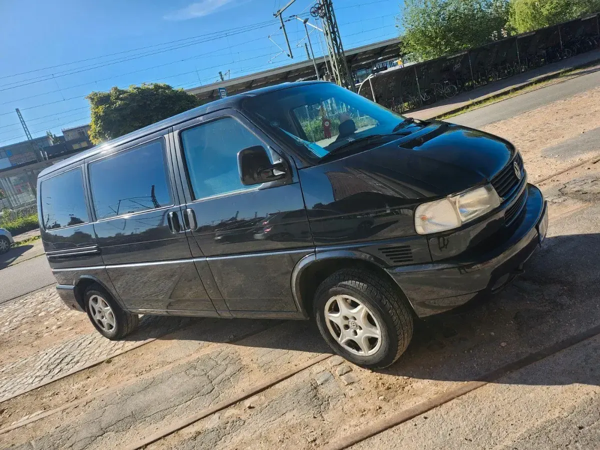 Gebraucht VW Multivan 140 PS (102 kW) 1998 Schwarz Van / Kleinbus