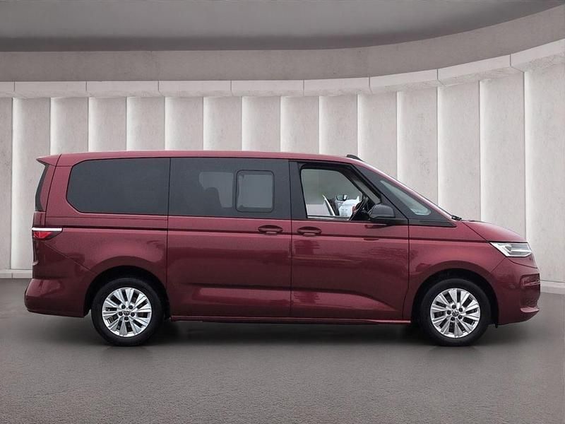 Gebraucht VW Multivan 150 PS (110 kW) 2024 Rot metallic Van