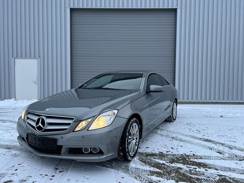 Gebraucht Mercedes E250 204 PS (150 kW) 2010 Silber Coupé