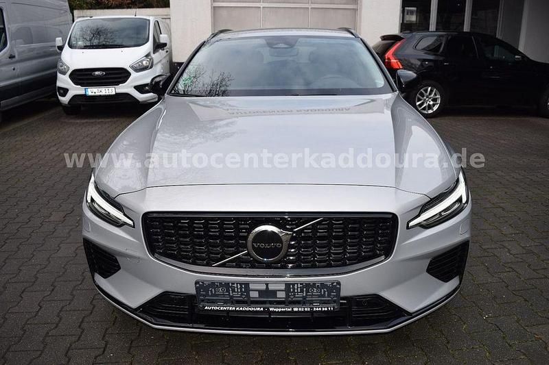 Gebraucht Volvo V60 Plus 398 PS (292 kW) 2024 Silver dawn / metallic (metallic) Kombi