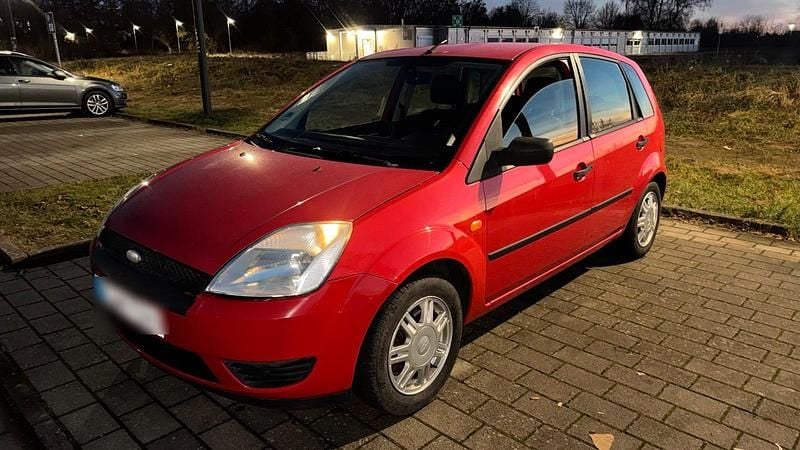 Rot Gebraucht 2003 Ford Fiesta Kleinwagen | 1.399 € (Fairer Preis) - Bild 1/4