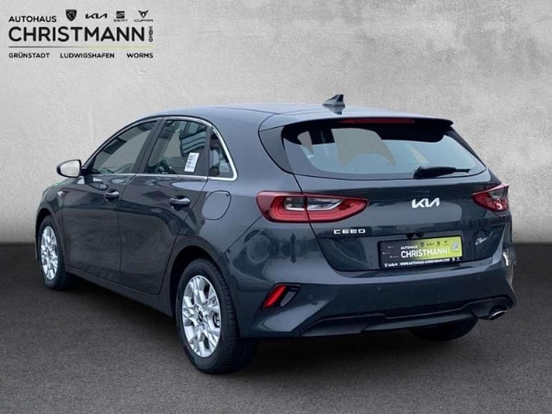 Gebraucht Kia Ceed Comfort 140 PS (102 kW) 2025 Dark penta metal m Kleinwagen