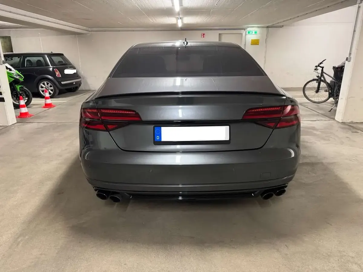 Gebraucht Audi S8 plus 605 PS (444 kW) 2015 Grau Limousine