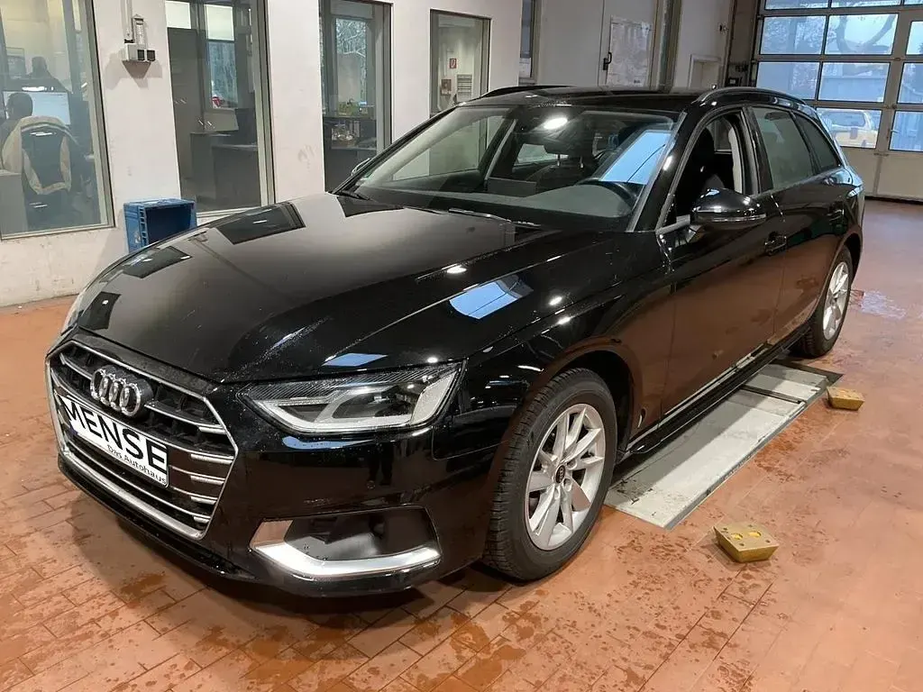 Gebraucht Audi A4 Advanced 163 PS (119 kW) 2023 Mythosschwarz Kombi