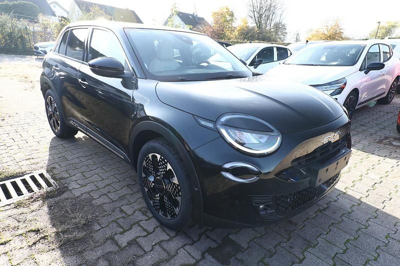 Neu Fiat 600 La Prima 110 PS (80 kW) 2025 Schwarz SUV