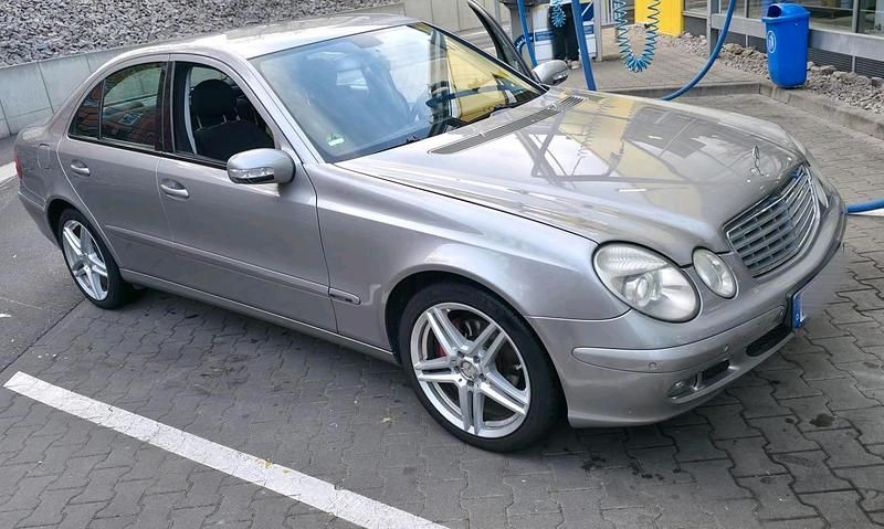 Gebraucht Mercedes E200 163 PS (119 kW) 2005 Silber Limousine