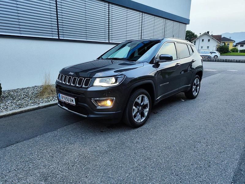 Grau Gebraucht 2019 Jeep Compass SUV | 22.990 € (Etwas zu teuer) - Bild 1/4
