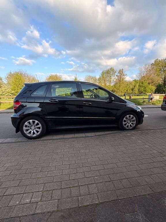 Używany Mercedes B200 193 KM (141 kW) 2005 Czarny Minivan