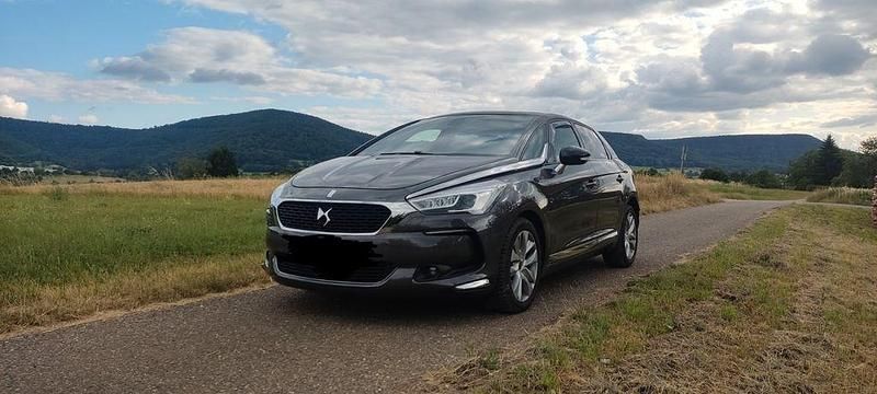 Grau Gebraucht 2017 DS Automobiles DS5 Business Class Kleinwagen | 13.500 € (Fairer Preis) - Bild 1/4