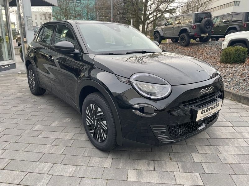Gebraucht Fiat 600 Basis 136 PS (100 kW) 2024 Schwarz SUV