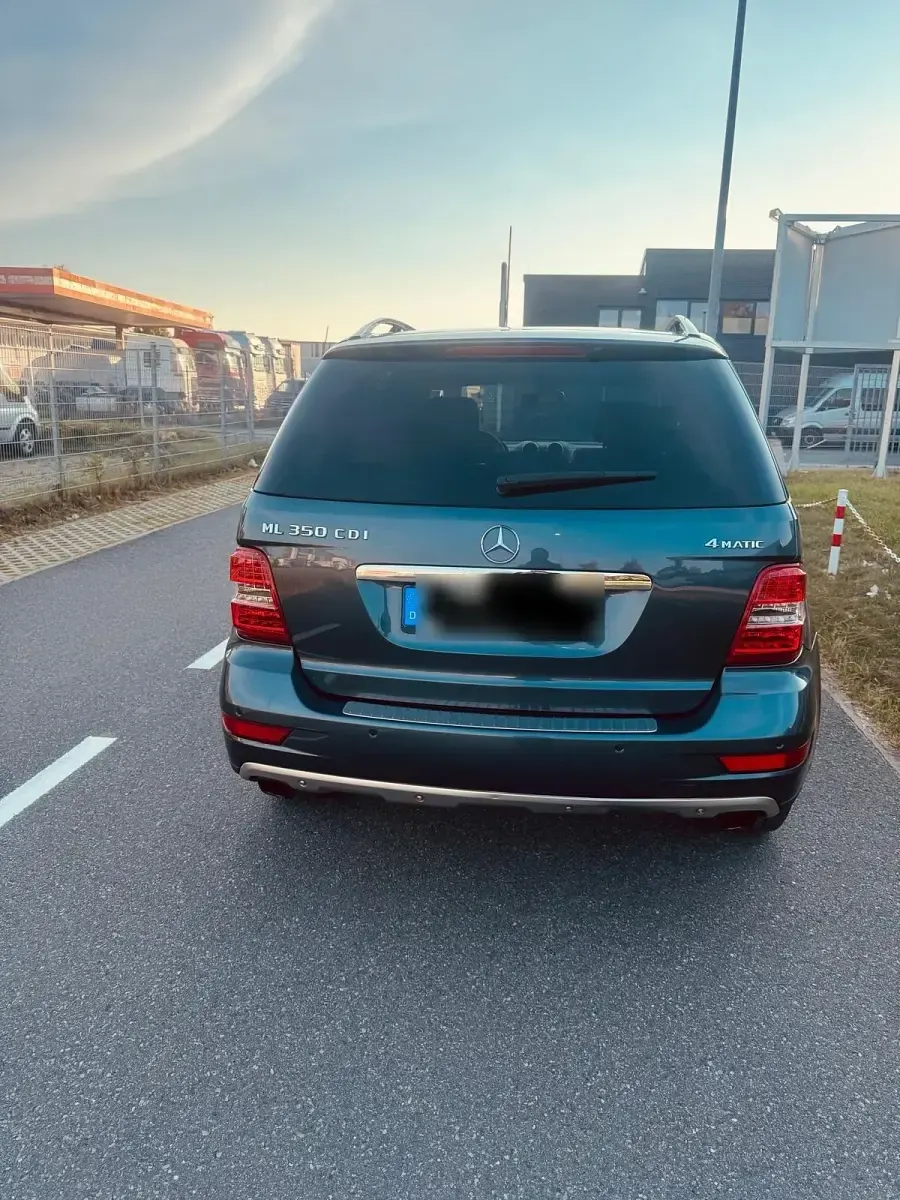 Gebraucht Mercedes ML350 231 PS (169 kW) 2010 Grau SUV