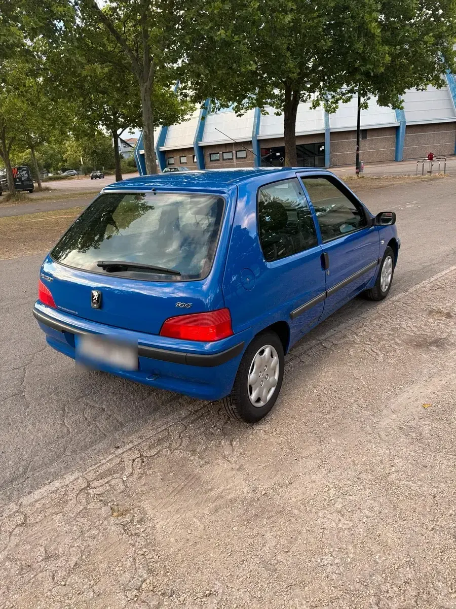 Gebraucht Peugeot 106 60 PS (44 kW) 2001 Blau Kleinwagen