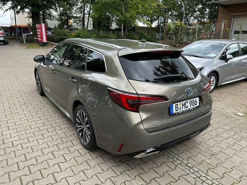 Gebraucht Toyota Corolla Team 140 PS (102 kW) 2024 Grau Kombi
