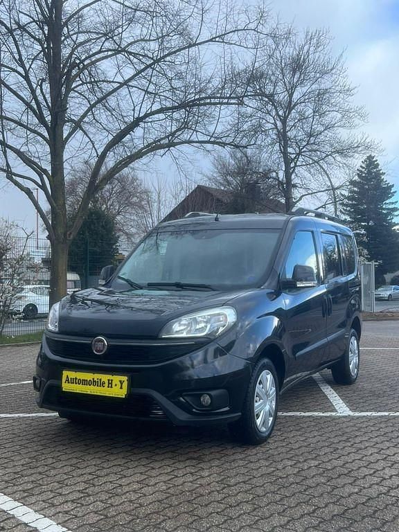 Gebraucht Fiat Doblò Lounge 120 PS (88 kW) 2015 Schwarz Van / Kleinbus