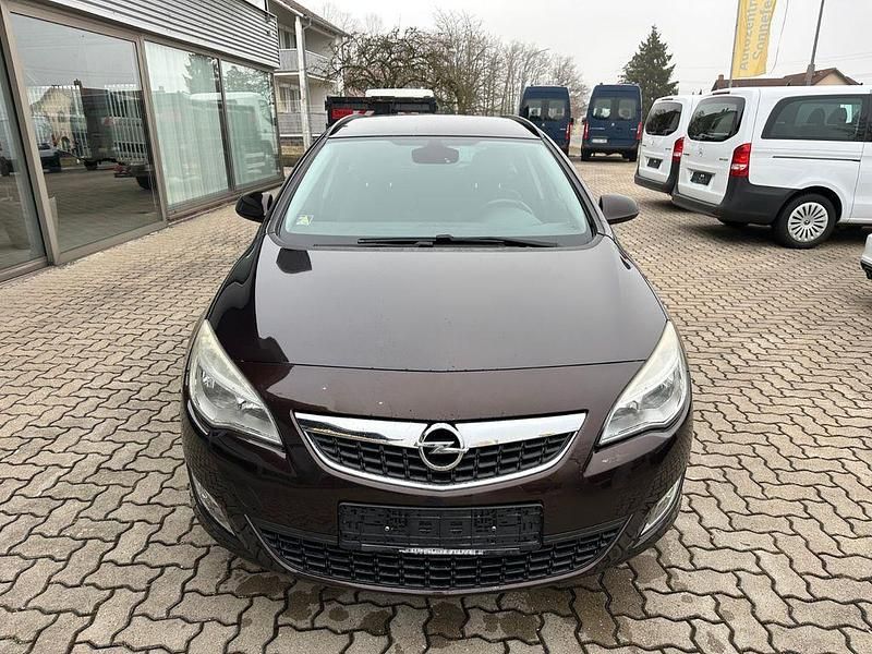 Gebraucht Opel Astra 140 PS (102 kW) 2013 Braun Kombi