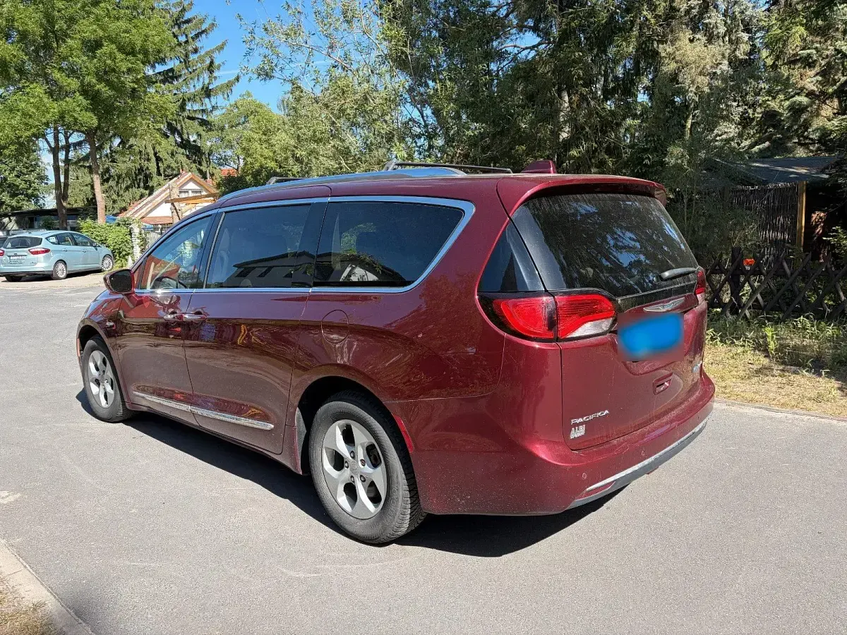 Gebraucht Chrysler Pacifica 194 PS (142 kW) 2017 Rot Van / Kleinbus