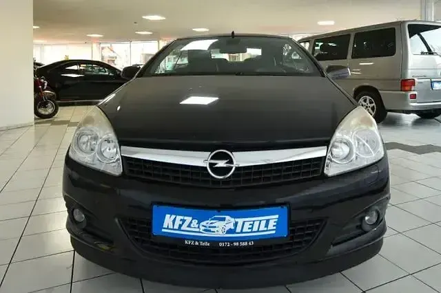 Używany Opel Astra 101 KM (74 kW) 2008 Czarny Kabriolet