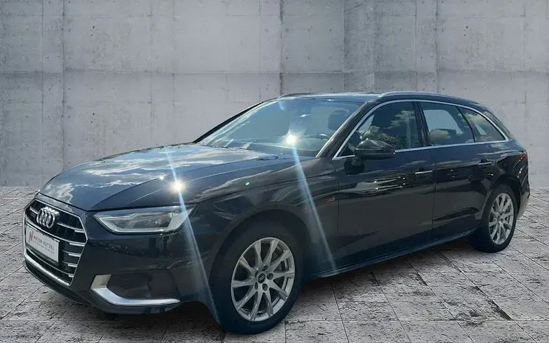 Gebraucht Audi A4 Advanced Plus 204 PS (150 kW) 2022 Mythosschwarz metallic Kombi