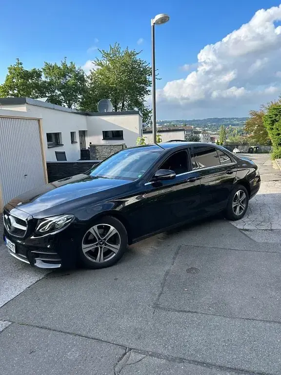Gebraucht Mercedes E200 AMG 160 PS (117 kW) 2019 Schwarz Limousine