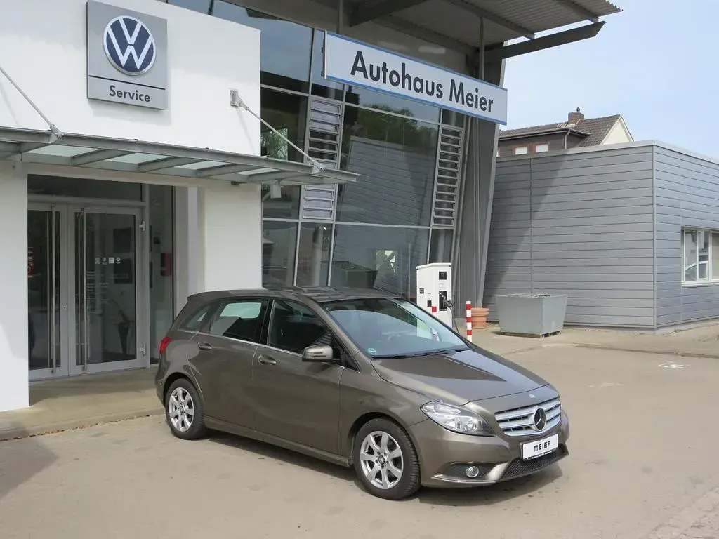 Gebraucht Mercedes B200 156 PS (114 kW) 2013 Silber Kleinwagen