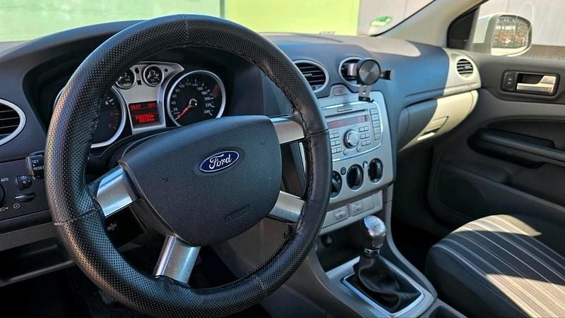 Second-hand Ford Focus 125 CP (91 kW) 2008 Argintiu Berlinǎ