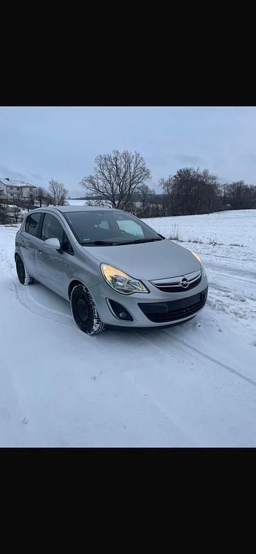 Gebraucht Opel Corsa 75 PS (55 kW) 2011 Silber Kleinwagen