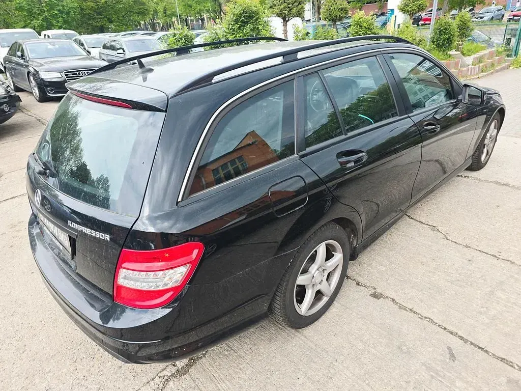 Gebraucht Mercedes C180 156 PS (114 kW) 2009 Schwarz Kombi