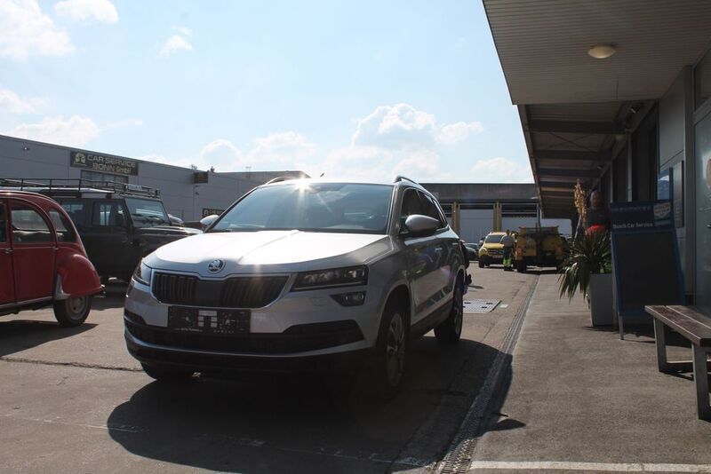 Silber Gebraucht 2021 Skoda Karoq Clever SUV | 25.900 € (Fairer Preis) - Bild 1/4