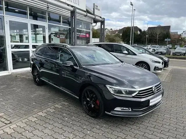 Używany VW Passat Highline 180 KM (132 kW) 2018 Czarny Kombi