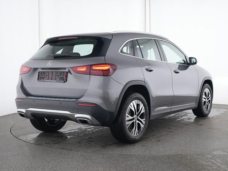 Gebraucht Mercedes GLA180 Progressive 136 PS (100 kW) 2024 Grau SUV