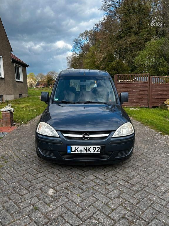 Second-hand Opel Combo 101 CP (74 kW) 2007 Albastru Monovolum