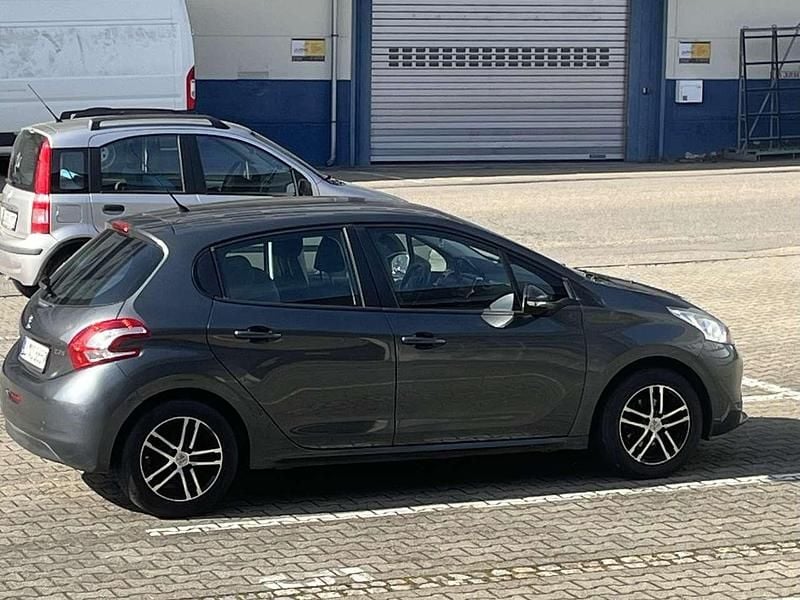 Gebraucht Peugeot 208 Active 82 PS (60 kW) 2012 Kleinwagen