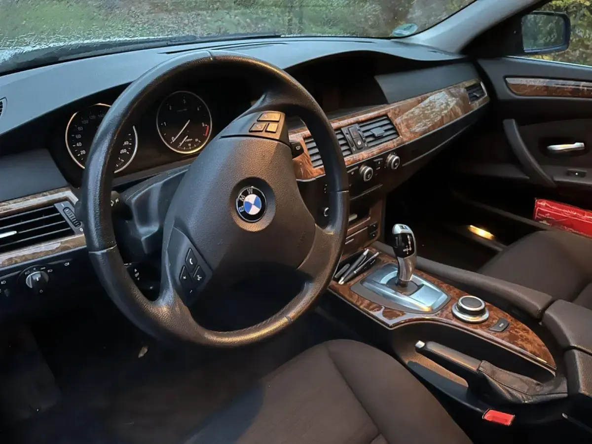Gebraucht BMW 520 163 PS (119 kW) 2008 Silber Limousine