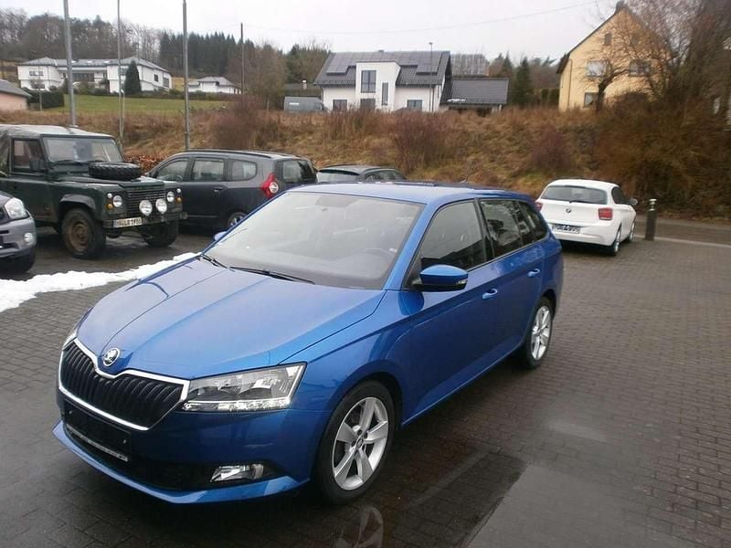 Gebraucht Skoda Fabia Active 95 PS (69 kW) 2021 Raceblau metallic Kombi