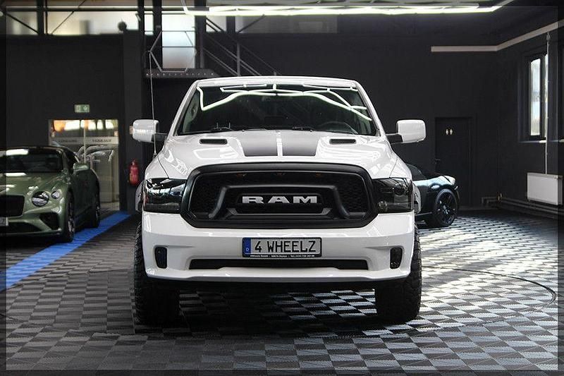 Gebraucht Dodge Ram 401 PS (294 kW) 2020 Weiß Abholung