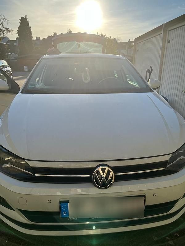 Weiß Gebraucht 2018 VW Polo Comfortline Limousine | 11.000 € (Superpreis) - Bild 1/4